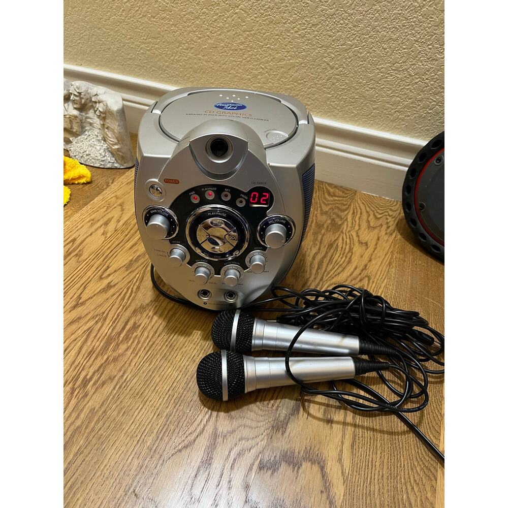 American idol CD GRAPHICS MOD KSAI 8121 KARAOKE PLAYER WITH COLOR VIDEO CAMERA